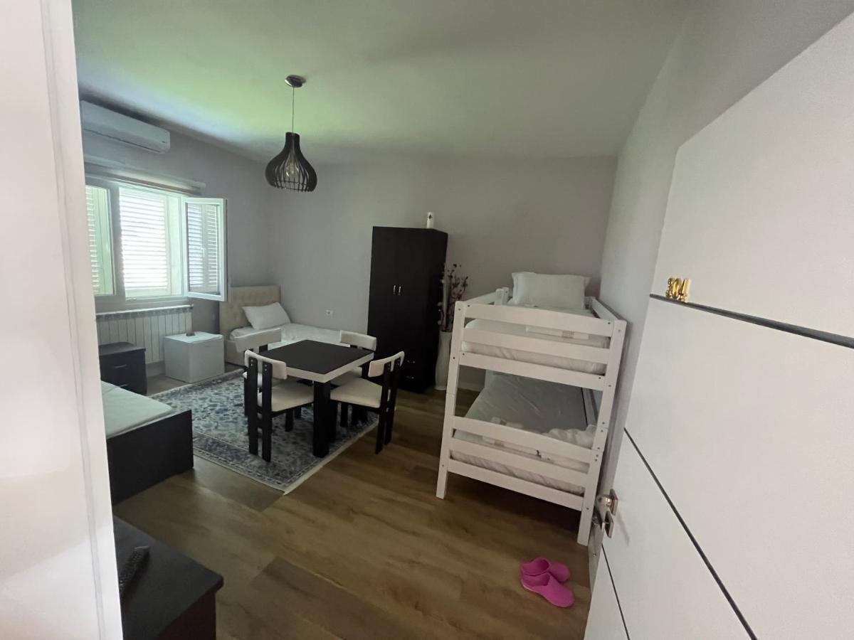 Bujtina Cela Berat Exteriör bild